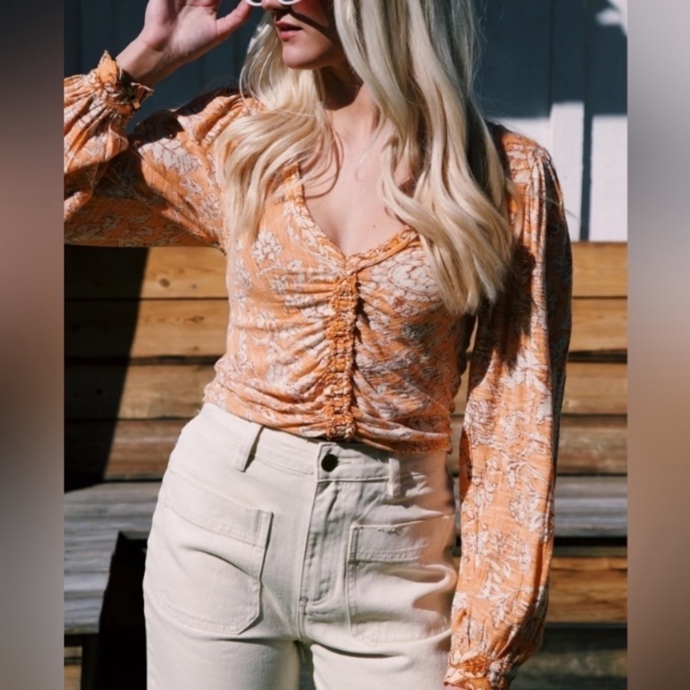 Free People Say The Word Top Blood Orange Floral Ruched Long Sleeve Blouse S NWT - Picture 7 of 11